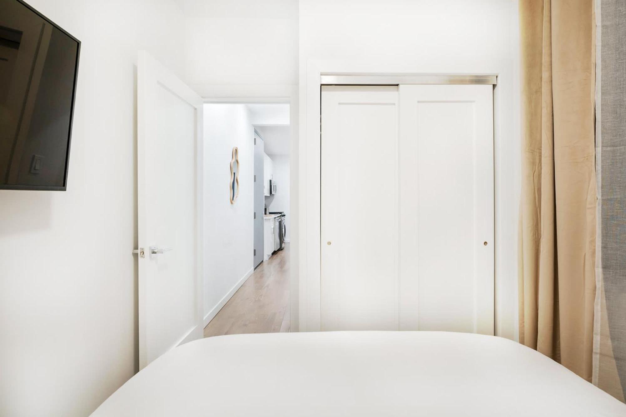 1290-10 New Renovated 2 Bedrooms In Ues Apartment